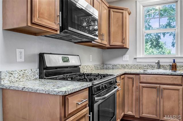 8735 Bridgeport Avenue, St Louis, MO 63144