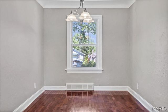 8735 Bridgeport Avenue, St Louis, MO 63144