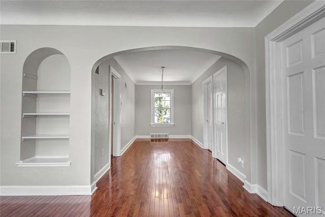 8735 Bridgeport Avenue, St Louis, MO 63144