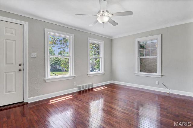 8735 Bridgeport Avenue, St Louis, MO 63144
