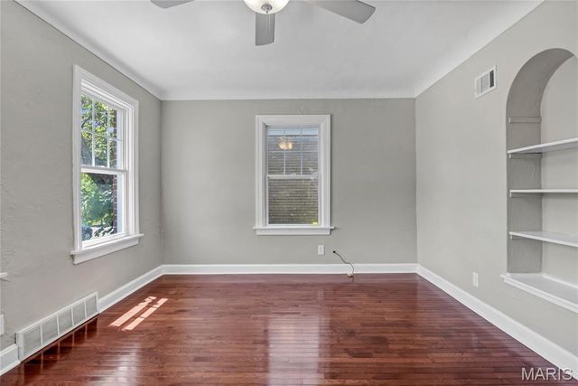 8735 Bridgeport Avenue, St Louis, MO 63144