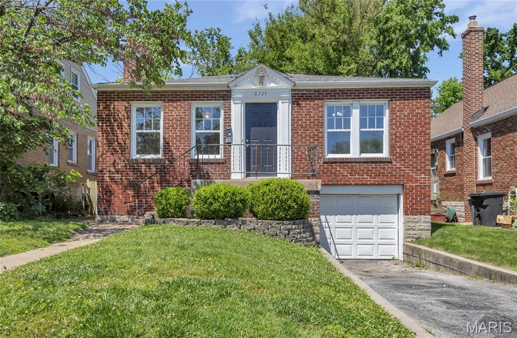 8735 Bridgeport Avenue, St Louis, MO 63144