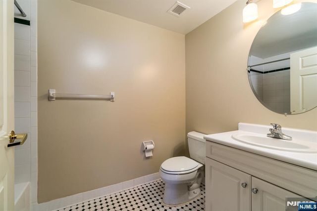 100 Old Palisade Road 2011, Fort Lee, NJ 07024