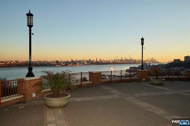 100 Old Palisade Road 2011, Fort Lee, NJ 07024