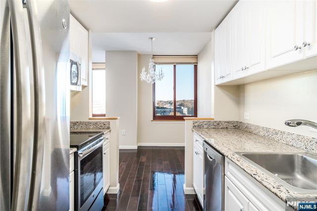100 Old Palisade Road 2011, Fort Lee, NJ 07024