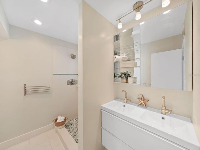 10711 DOWRY AVENUE, Tampa, FL 33615