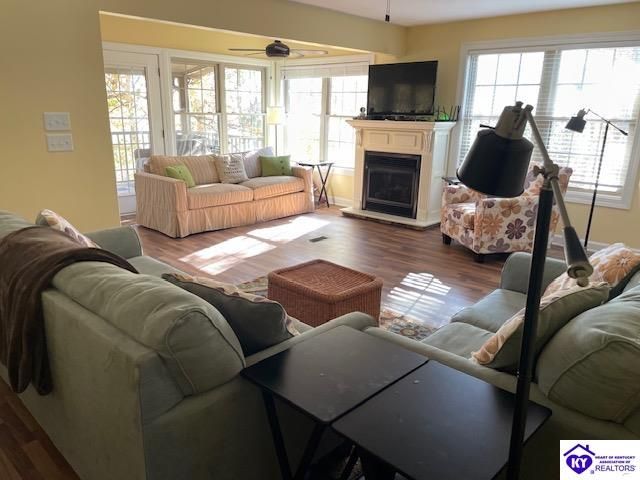 1124 Spring Shores Lane, Falls Of Rough, KY 40119