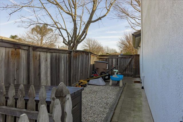 102 Marland Ct, Lincoln, CA 95648