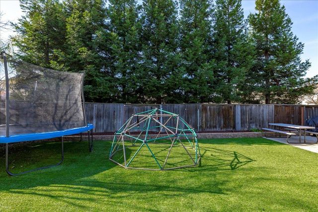 102 Marland Ct, Lincoln, CA 95648