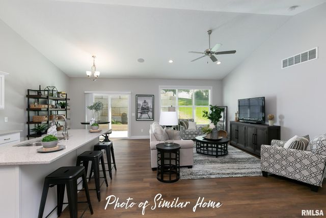 602 15TH Street, Le Claire, IA 52753