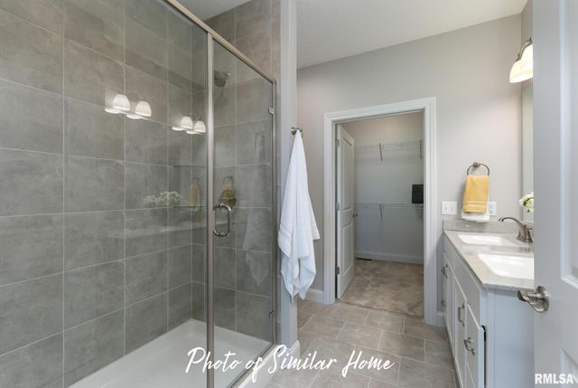 602 15TH Street, Le Claire, IA 52753