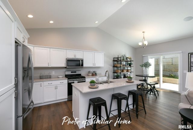 602 15TH Street, Le Claire, IA 52753