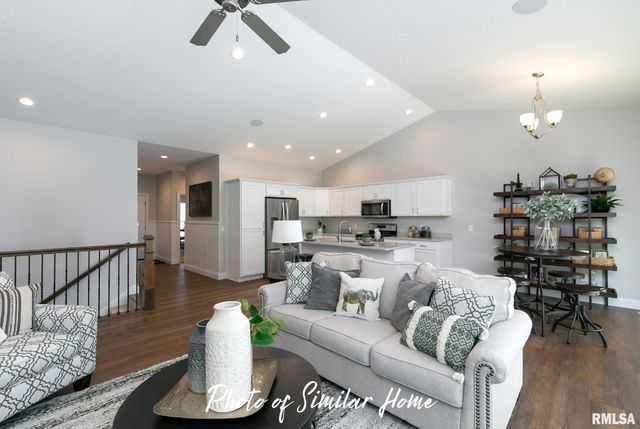 602 15TH Street, Le Claire, IA 52753