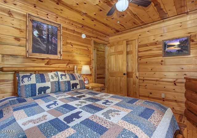 3424 Sugar Camp Circle, Pigeon Forge, TN 37862
