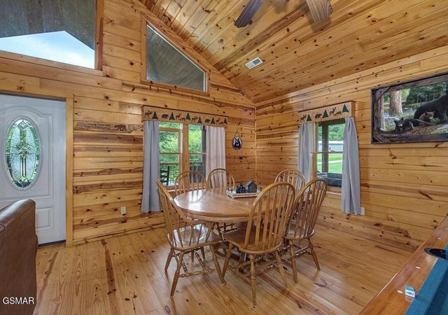 3424 Sugar Camp Circle, Pigeon Forge, TN 37862