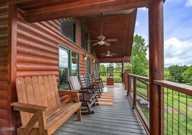 3424 Sugar Camp Circle, Pigeon Forge, TN 37862