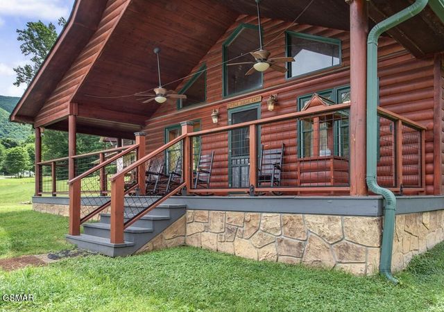 3424 Sugar Camp Circle, Pigeon Forge, TN 37862