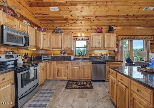 3424 Sugar Camp Circle, Pigeon Forge, TN 37862
