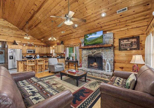 3424 Sugar Camp Circle, Pigeon Forge, TN 37862
