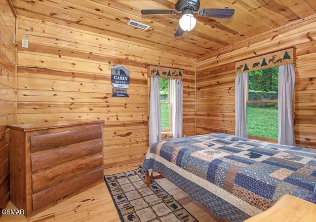 3424 Sugar Camp Circle, Pigeon Forge, TN 37862