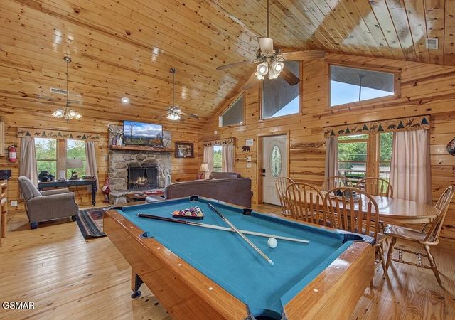 3424 Sugar Camp Circle, Pigeon Forge, TN 37862