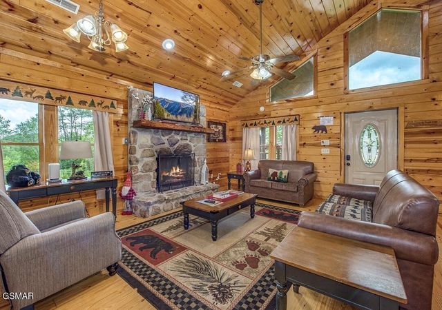 3424 Sugar Camp Circle, Pigeon Forge, TN 37862