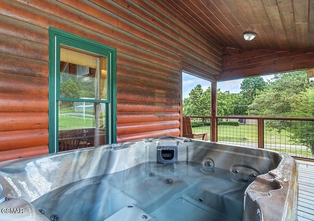 3424 Sugar Camp Circle, Pigeon Forge, TN 37862