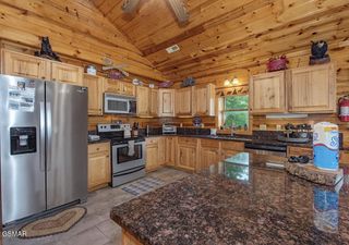 3424 Sugar Camp Circle, Pigeon Forge, TN 37862