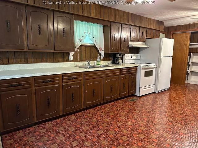 2145 Smith Road, Charleston, WV 25314