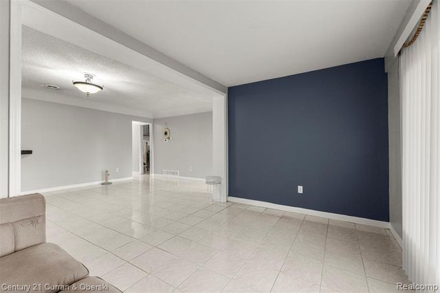 5920 Mcmillan Street, Dearborn Heights, MI 48127