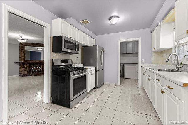 5920 Mcmillan Street, Dearborn Heights, MI 48127