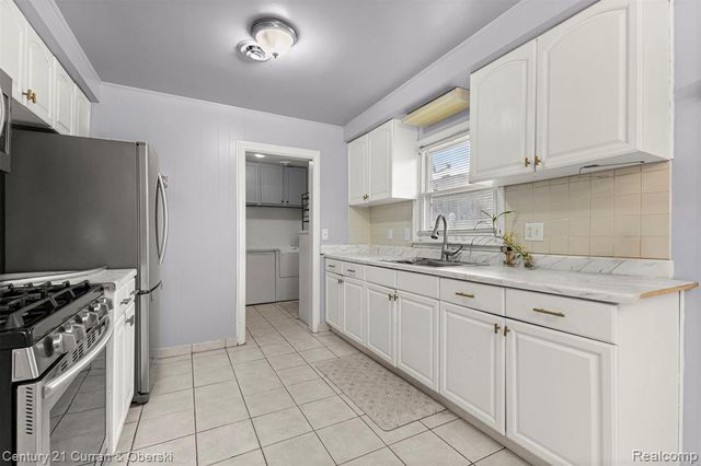 5920 Mcmillan Street, Dearborn Heights, MI 48127