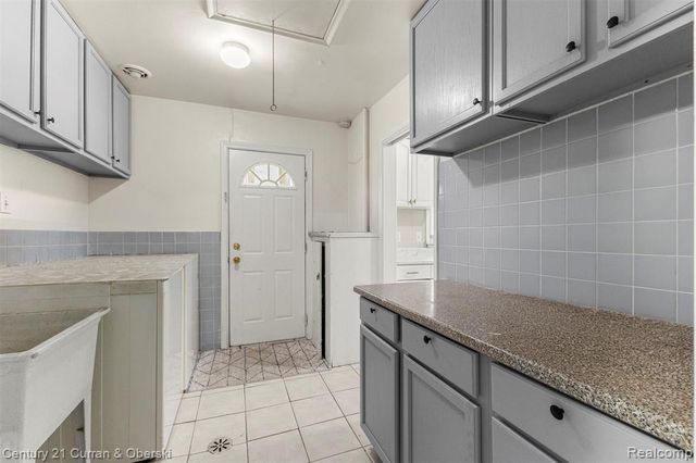 5920 Mcmillan Street, Dearborn Heights, MI 48127