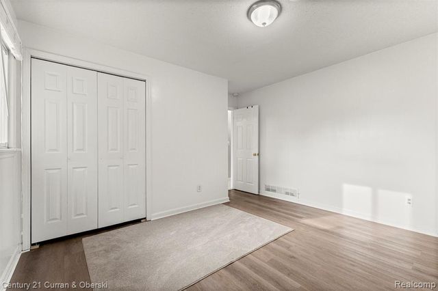 5920 Mcmillan Street, Dearborn Heights, MI 48127
