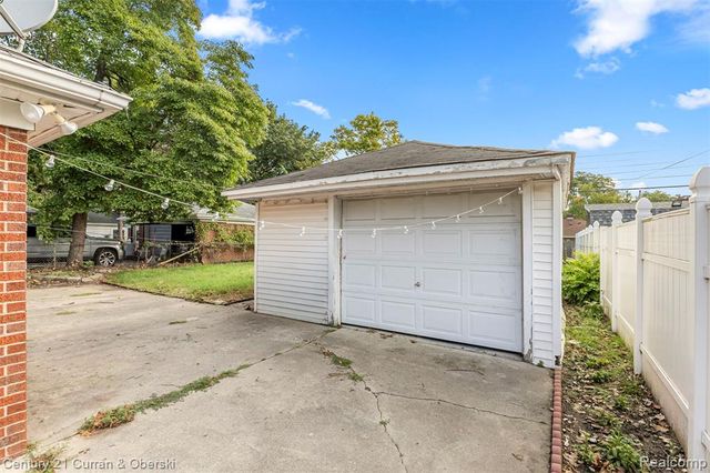 5920 Mcmillan Street, Dearborn Heights, MI 48127