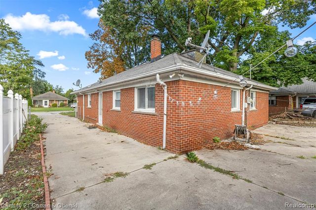 5920 Mcmillan Street, Dearborn Heights, MI 48127