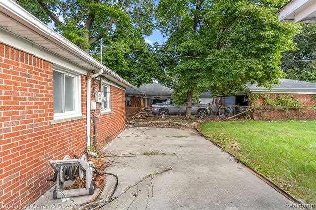 5920 Mcmillan Street, Dearborn Heights, MI 48127