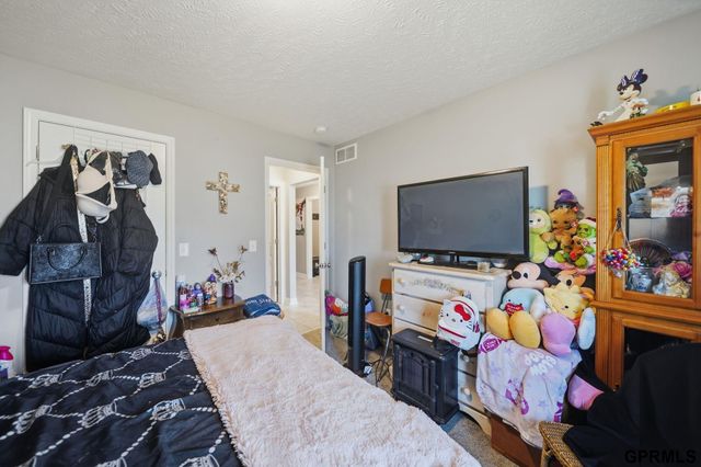 512 Waterside Way, Lincoln, NE 68527