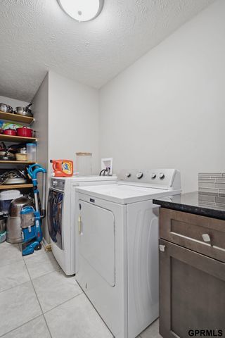 512 Waterside Way, Lincoln, NE 68527