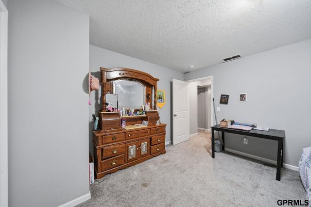 512 Waterside Way, Lincoln, NE 68527