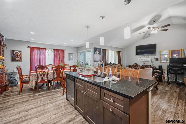 512 Waterside Way, Lincoln, NE 68527