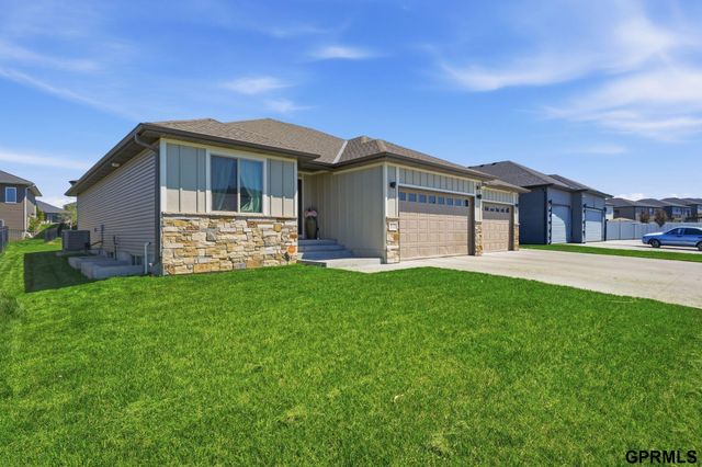 512 Waterside Way, Lincoln, NE 68527