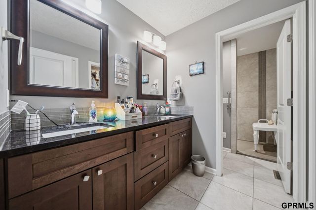 512 Waterside Way, Lincoln, NE 68527