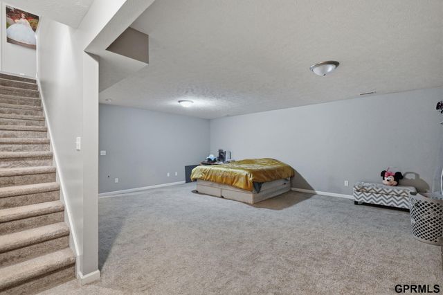 512 Waterside Way, Lincoln, NE 68527