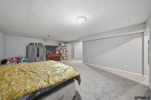 512 Waterside Way, Lincoln, NE 68527
