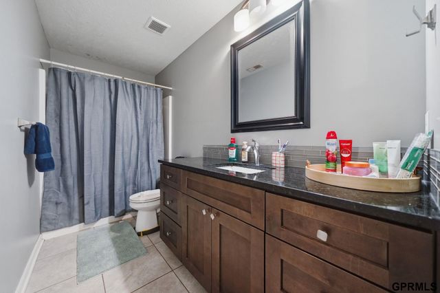 512 Waterside Way, Lincoln, NE 68527