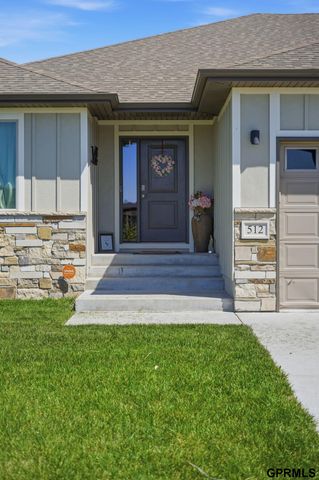 512 Waterside Way, Lincoln, NE 68527