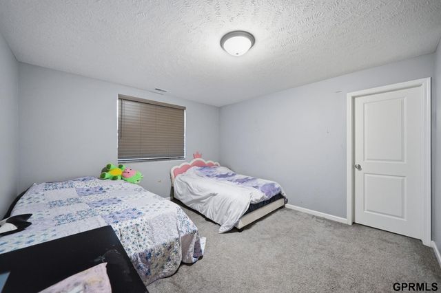 512 Waterside Way, Lincoln, NE 68527