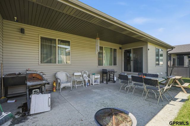 512 Waterside Way, Lincoln, NE 68527