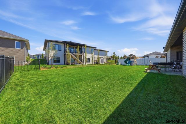 512 Waterside Way, Lincoln, NE 68527